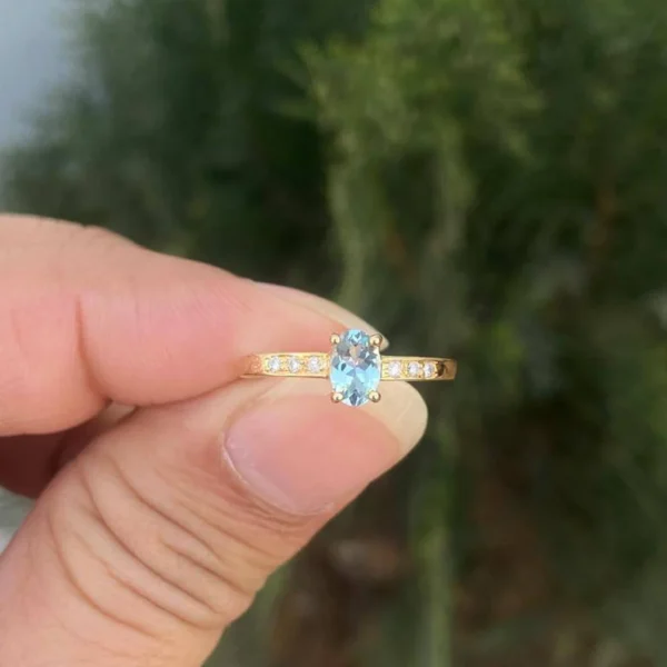 14k Gold Oval Aquamarine Ring