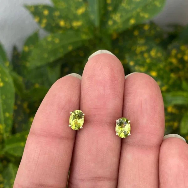14k Gold Peridot Stud Earrings
