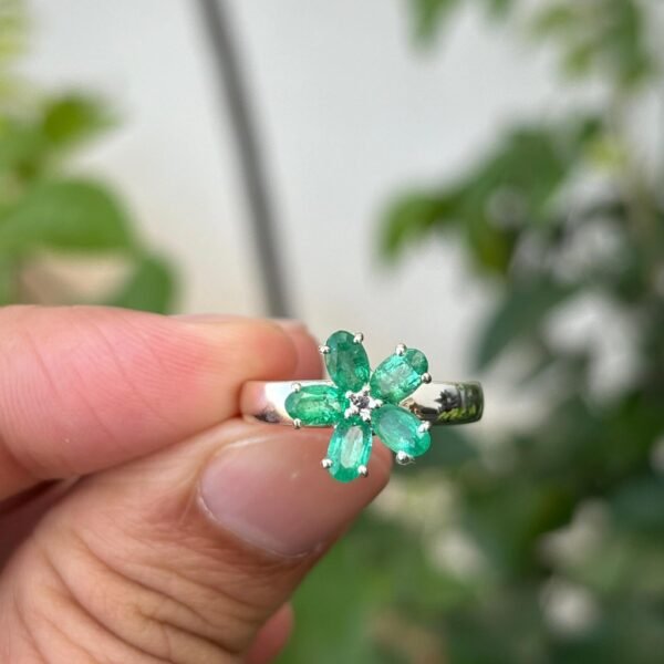 925 Silver Natural Emerald Floral Ring