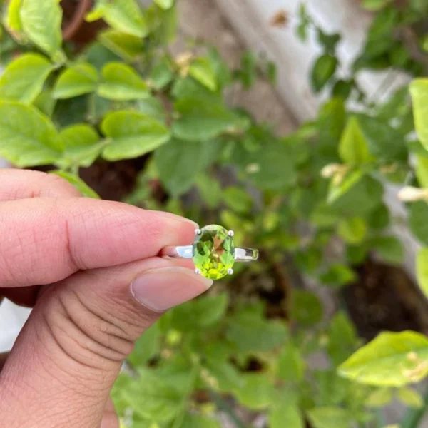 925 Silver Oval Peridot Ring